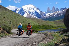 Archivo:027 Cycling Torres del Paine