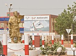 2015.03-427-032app monument(for politician and writer Nazi BONI),reading Dédougou,BF thu05mar2015-1032h.jpg