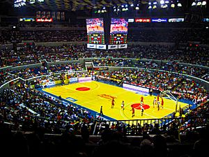 Archivo:Araneta Coliseum Basketball with Big Cube 2011