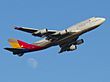 Asiana Airlines, Boeing 747-48E, HL7421 (14203624187).jpg
