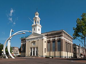 Archivo:Assen, de Jozefkerk RM8411 foto8 2014-07-12 10.14