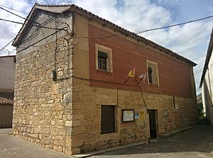Archivo:Ayuntamiento de Valbuena de Pisuerga
