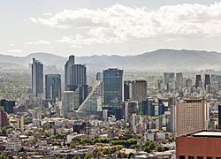 Archivo:Ciudad.de.Mexico.City.- Paseo.Reforma.Skyline CDMX 2016 (cropped)