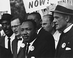 Archivo:Civil Rights March on Washington, D.C. (Dr. Martin Luther King, Jr. and Mathew Ahmann in a crowd.) - NARA - 542015 - Restoration