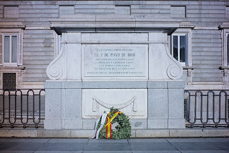 Dos de Mayo–Palacio Real–Madrid 01