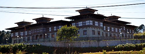 Archivo:Dzong at Damphu Tsirang Bhutan