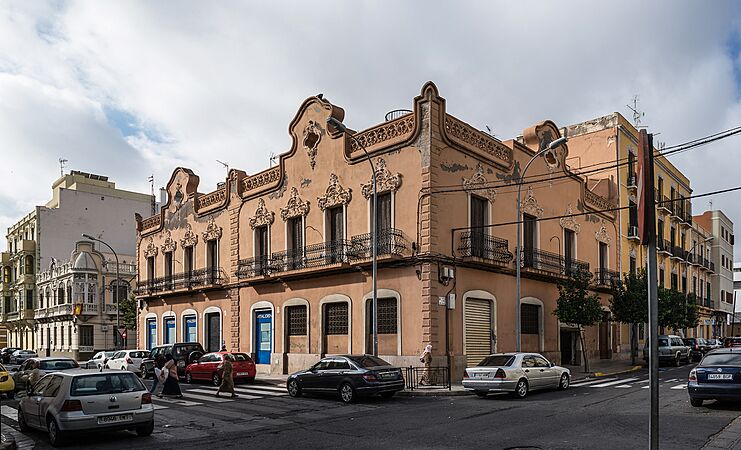 EDIFICIO MUEBLES LA RECONQUISTA