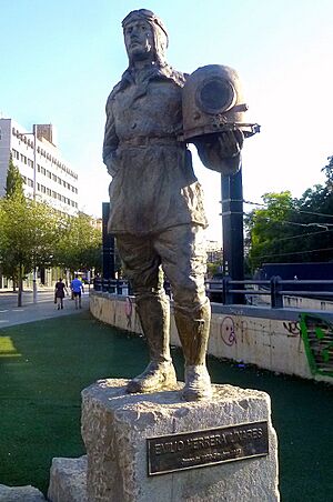 Archivo:Granada - Monumento a Emilio Herrera Linares