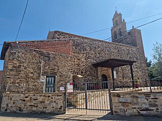 Iglesia Santa Colomba de la Vega.jpg