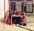Archivo:Jewish Children with their Teacher in Samarkand