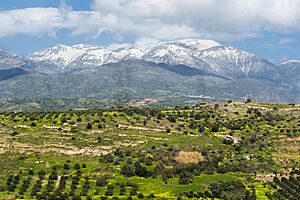 Archivo:Landscape mountains Phaistos