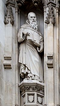 Archivo:London UK Sculptures-at-Westminister-Abbey-Westgate-01 (Kolbe)