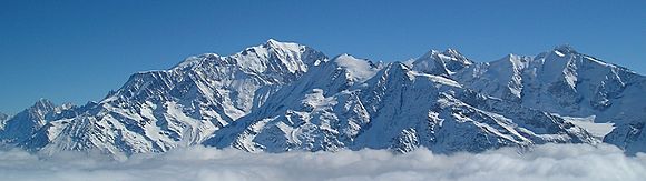 Archivo:Massif du Mont-Blanc (hiver panoramique)