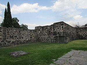 Archivo:Muros Exconvento de Culhuacán