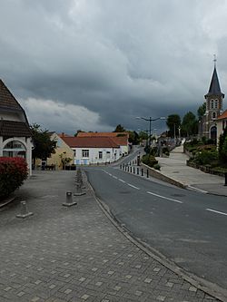 Nesles - Mairie et église.JPG