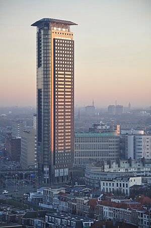 Archivo:Netherlands, The Hague (Den Haag), Stationsbuurt, Strijkijzer