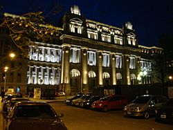 Archivo:Palacio de Justicia (iluminación nocturna)