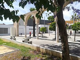 Archivo:Plaza de la Constitución (Tomares)