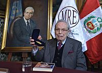 Archivo:Presentación del libro “Javier Pérez de Cuéllar- un peruano al servicio de la paz mundial”