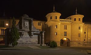 Archivo:Puerta de Terrer, Calatayud, España, 2012-09-01, DD 01