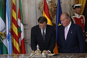Archivo:Rajoy refrenda la ley orgánica de abdicación