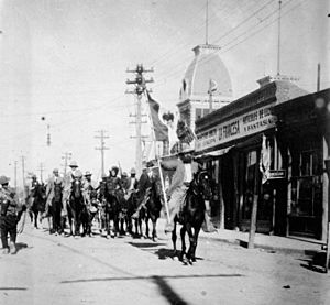 Revolutionists entering Juarez.jpg