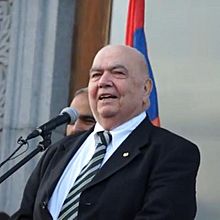 Richard Hovannisian.jpg