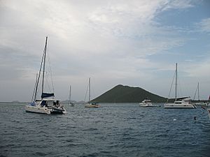 Archivo:Sailboats in the British Virgin Islands