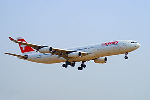 Archivo:Swissair Airbus A340-300 landing at Tokyo Narita Airtport