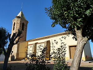 Archivo:Torres de Barbués - Iglesia de San Pedro (06)