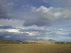 Vista de termino montañoso entre Tula y Tepetilan Hgo. desde Acazuchitlan, Mex. - panoramio