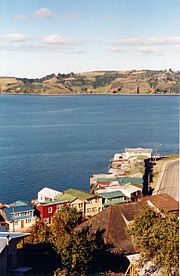 Archivo:Vista del fiordo de Castro, Chiloé