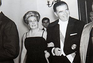 Archivo:054 Presidente Belaúnde Terry y Ana Coll de Zepeda, 1963