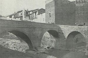 Archivo:1917-12-29, La Hormiga de Oro, Mora de Rubielos (Teruel), Puente romano, antigua entrada de la villa, Cabedo (cropped)
