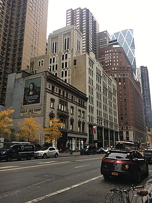 Archivo:218-220 West 57th Street (left), 224 West 57th Street (middle), 250 West 57th Street (right), Midtown Manhattan, New York