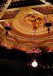 Archivo:5th Ave Theater Caisson (Seattle) 2007-08