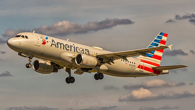 American Airlines N126UW