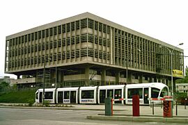 BU la Doua avec tram.jpg