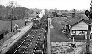 Archivo:Bangor-on-Dee Station, 1862854 5e291cdb