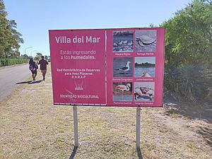 Archivo:Cartel al ingreso de la localidad de Villa Del Mar