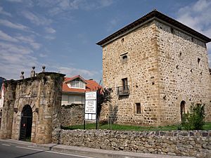 Archivo:Casa de Espina - Potalada y Torre (Ampuero - Cantabria)