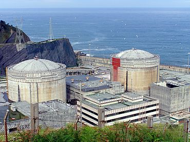 Archivo:Central nuclear de Lemóniz (Vista Este)