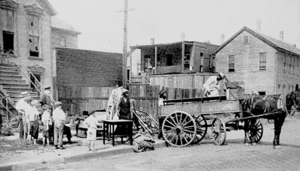 Archivo:ChicagoRaceRiot 1919 wagon