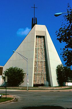 Chicago vicinity, Elmwood Park, Saint Celestine Catholic Parish - summer 1981 (kościół parafialny p.w. św. Celestyna).jpg