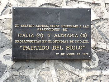 Archivo:Commemorative plaque Aztec Stadium