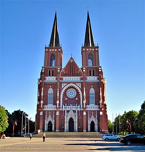 Archivo:Częstochowa Katedra front 2
