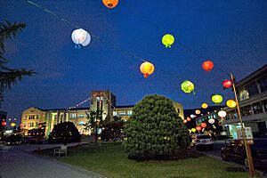 Archivo:DONGGUK UNIVERSITY at night
