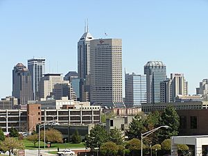 Archivo:Downtown indy from parking garage zoom