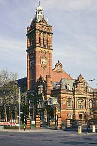 Archivo:East Ham Town Hall - geograph.org.uk - 575134