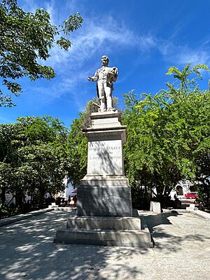 Archivo:Estatua José Fernández Madrid Cartagena de Indias 2024-11-10